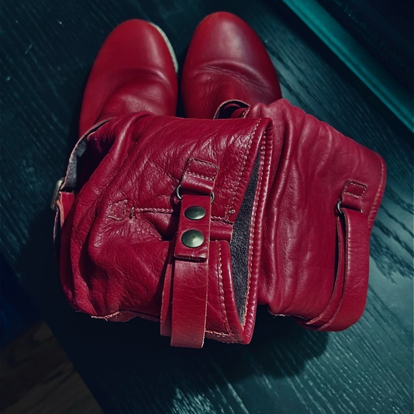 Red EM boots - Picture 2 of 4